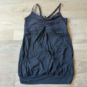 Beyond yoga grey open back top with built in bra size xs